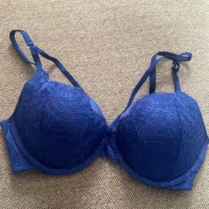 Victoria’s Secret very sexy push up bra 32D navy blue lace